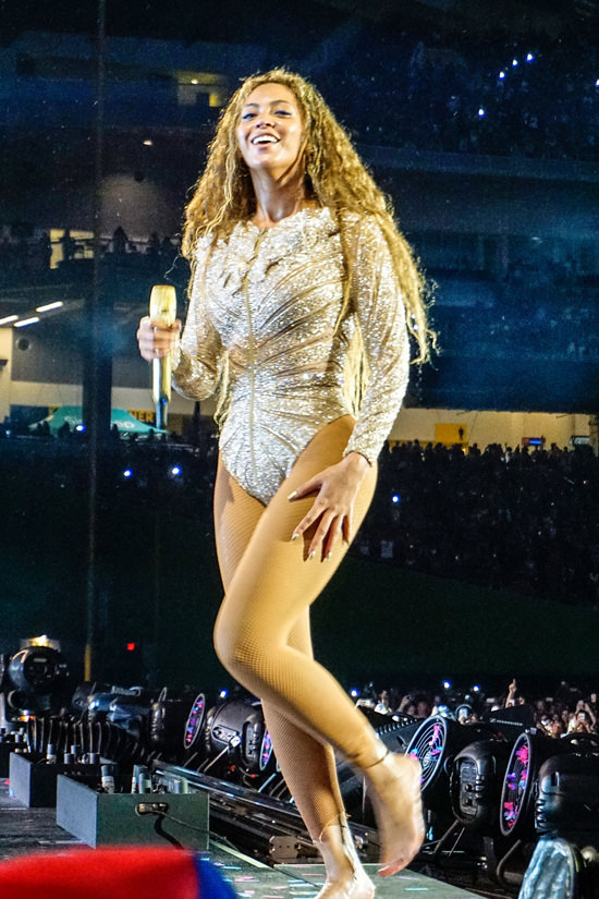 Beyonce Skirt Flies Up 69