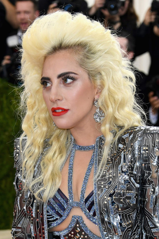 Lady-Gaga-Met-Gala-2016-Red-Carpet-Ateli