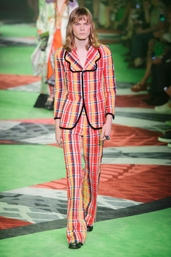 Gucci spring 2017 runway review Gucci spring 2017 runway review