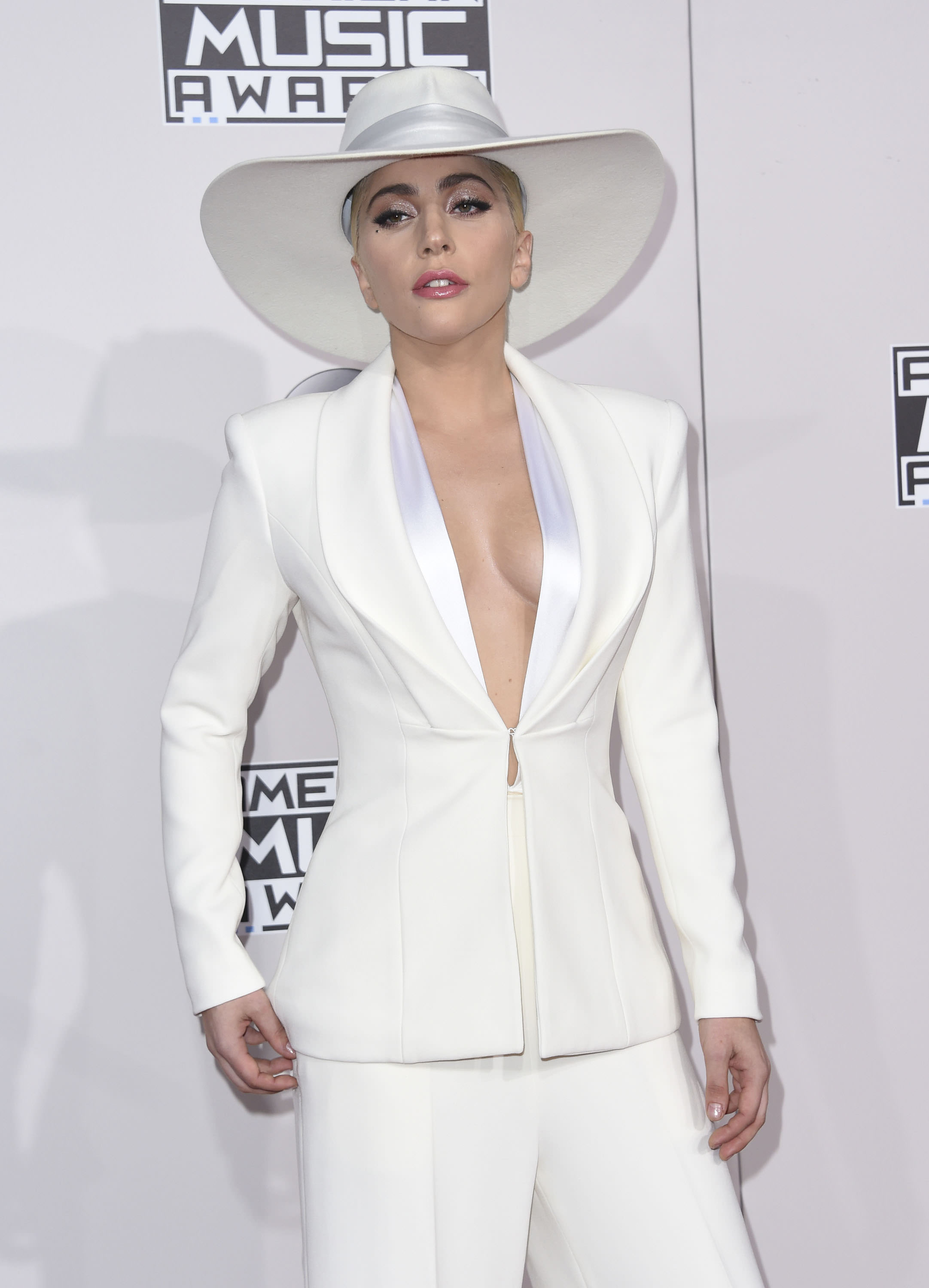 Lady-Gaga-2016-American-Music-Awards-Red
