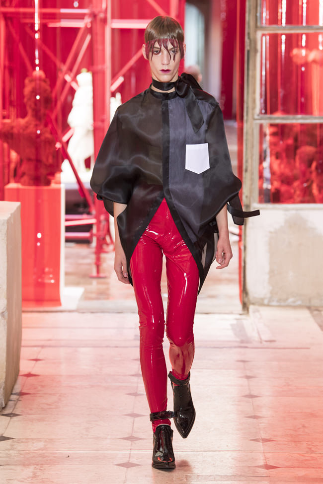 Смотреть Maison Martin Margiela Couture 2019 видео Смотреть Maison Martin Margiela Couture 2019 видео