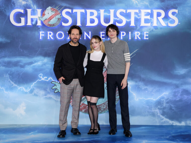 Paul Rudd Mckenna Grace And Finn Wolfhard At The Ghostbusters Frozen