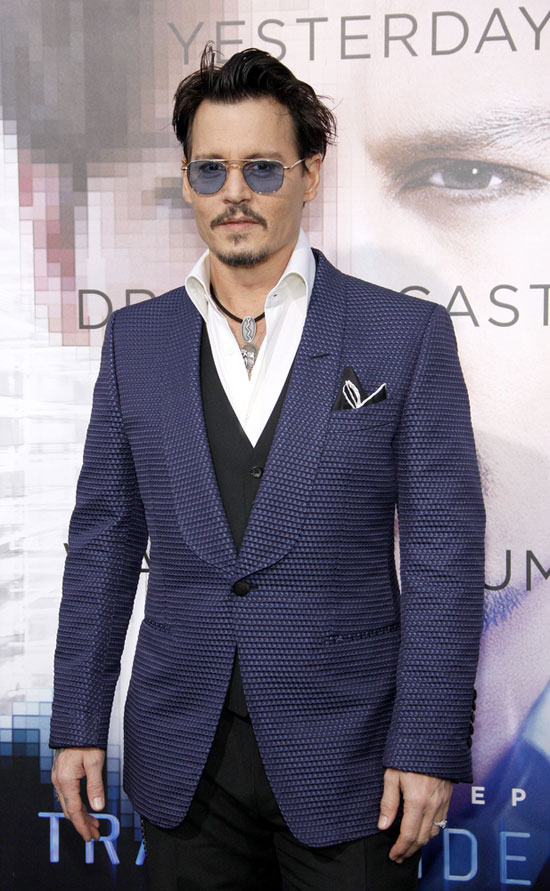 Johnny-Depp-Transcendence-LA-Premiere-Tom-Lorenzo-Site-TLO-3