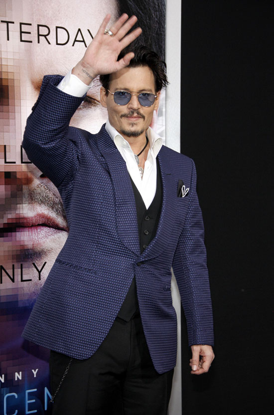 Johnny-Depp-Transcendence-LA-Premiere-Tom-Lorenzo-Site-TLO-5