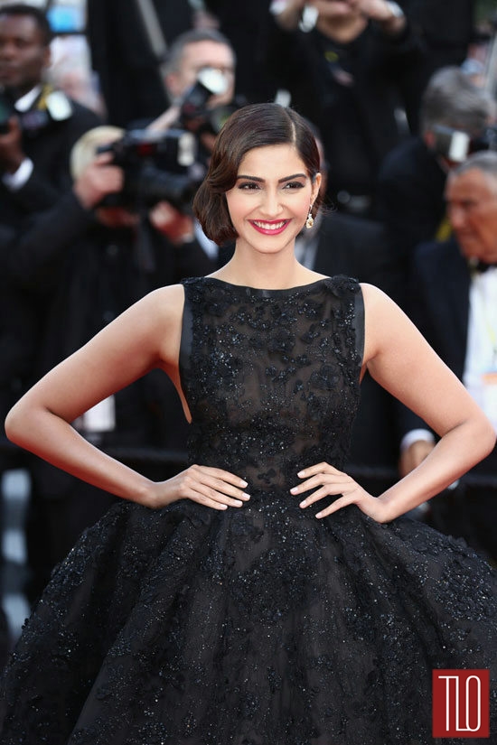 Sonam-Kapoor-Elie-Saab-Couture -The-Homesman-Premiere-Cannes-2014-Tom-Lorenzo-Site-TLO (6)