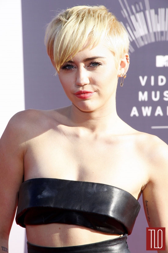 Miley-Cyrus-2014-MTV-Video-Music-Awards-VMAs-Red-Carpet-Alexandre-Vauthier-Couture-Tom-Lorenzo-Site-TLO (4)