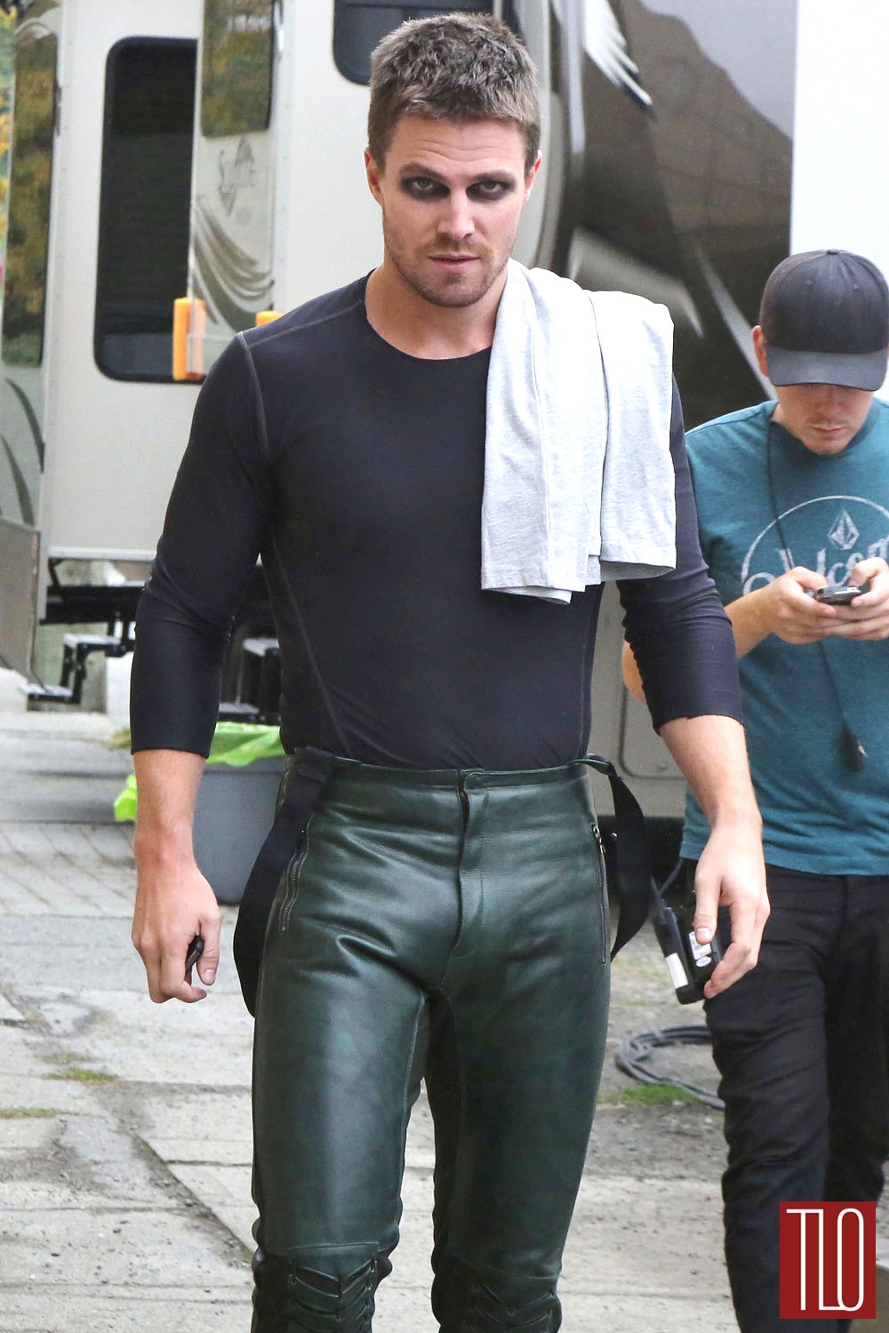 Stephen Amell on the Set of 