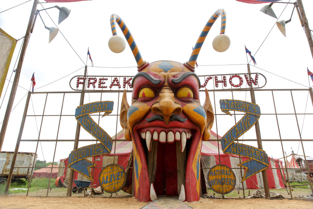 American-Horror-Story-Freak-Show-Episode-1-Television-Review-Tom-Lorenzo-Site-TLO