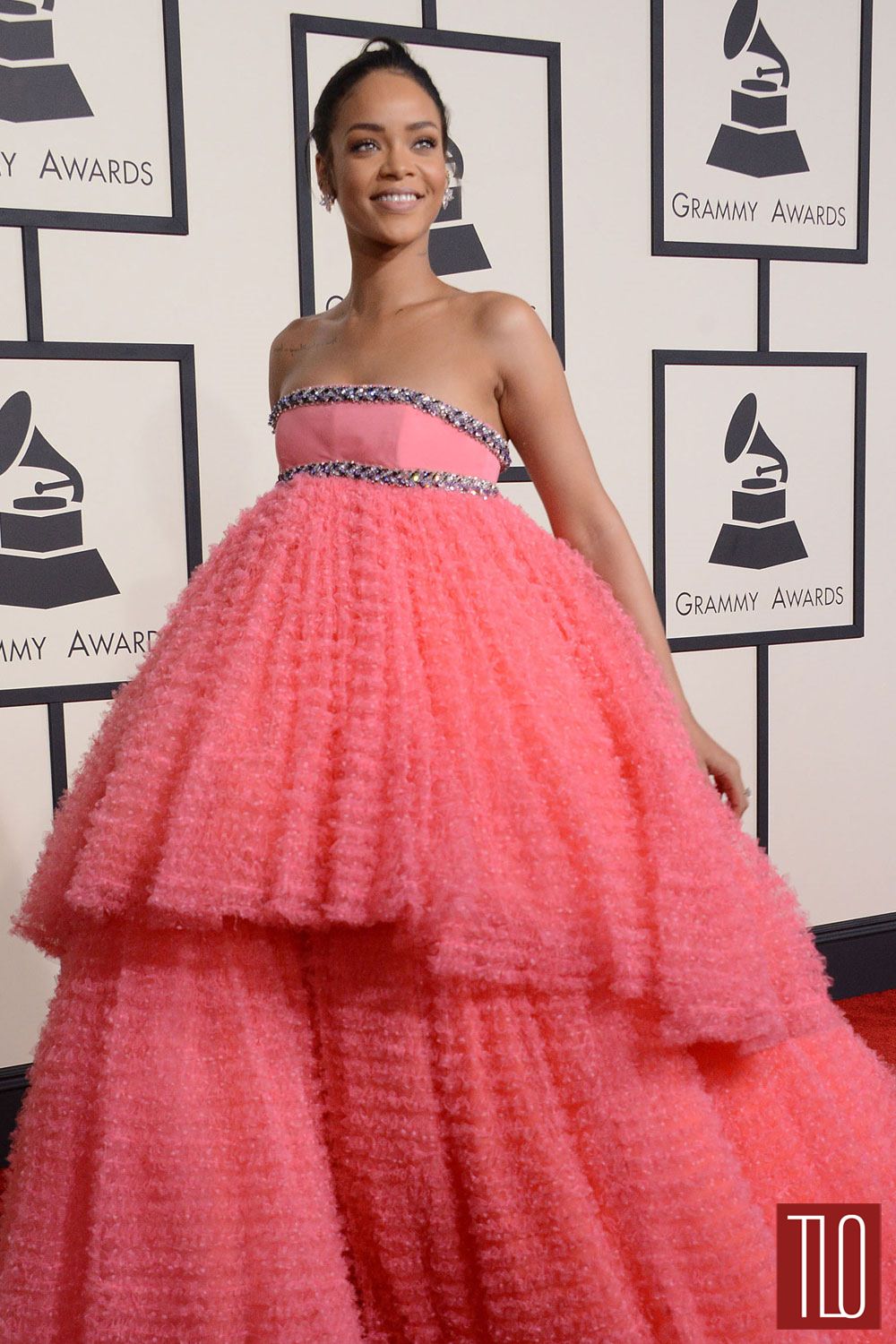 Rihanna-2015-Grammy-Awards-Red-Carpet-Fashion-Giambattista-Valli-Couture-Tom-Lorenzo-Site-TLO (1)