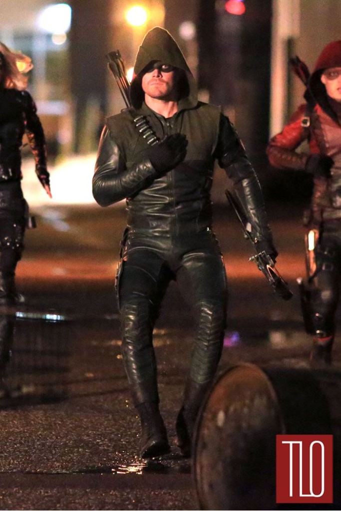 Stephen Amell Katie Cassidy And Colton Haynes On The Set Of Arrow