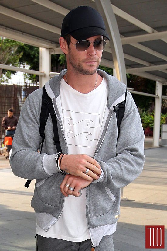 Chris Hemsworth Arrives at Sydney Airport | Tom + Lorenzo