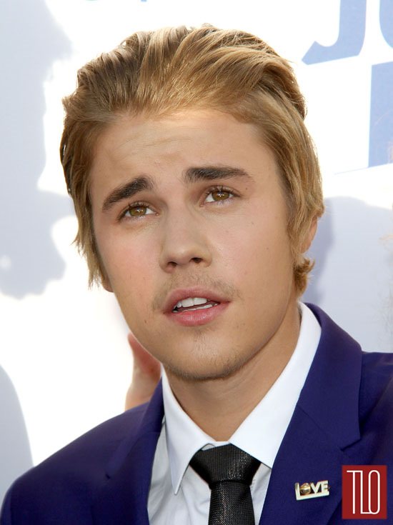 Justin-Bieber-Comedy-Central-Roast-Red-Carpet-Fashion-Tom-LOrenzo-Site-TLO (3)