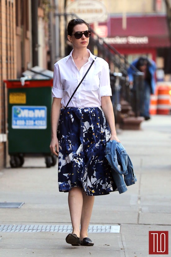 Anne-Hathaway-GOTSEVNYC-BFPSWS-Street-Style-Tom-Loenzo-Site-TLO (5)