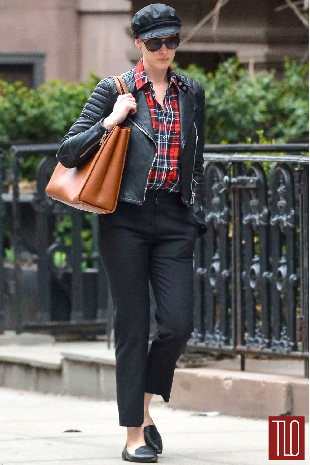 Anne-Hathaway-GOTSNYC-PBLJBT-Street-Style-Tom-Lorenzo-Site-TLO (1)