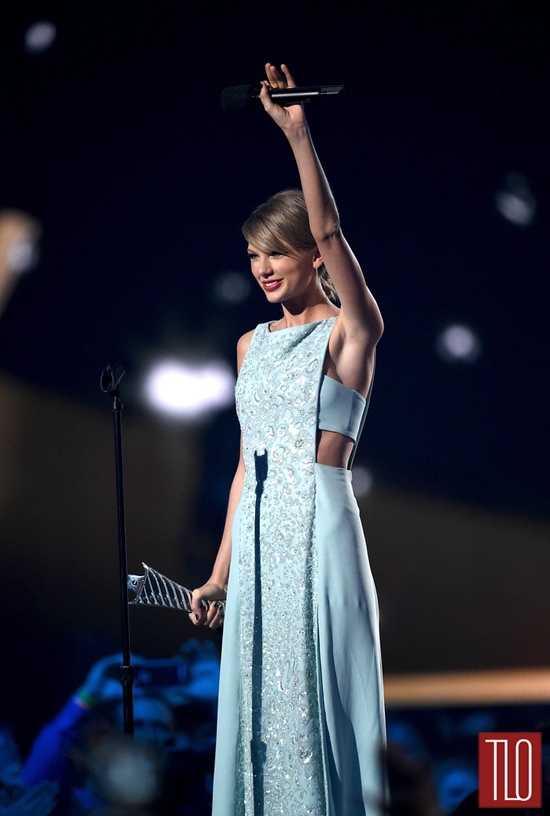 Taylor-Swift-2015-ACM-Awards-Reem-Acra-Tom-Lorenzo-Site-TLO (9)