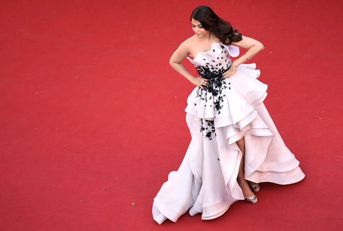 Aishwarya-Rai-2015-Cannes-Film-Festival-Youth-Movie-Premiere-Red-Carpet-Fashion-Ralph-Russo-Tom-Lorenzo-Site-TLO (5)