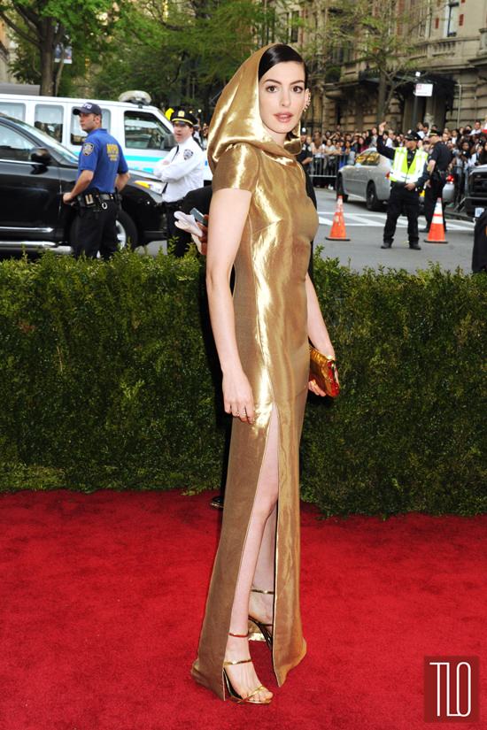 Anne-Hathaway-2015-Met-Gala-Red-Carpet-Fashion-Ralph-Lauren-Tom-Lorenzo-Site-TLO (6)
