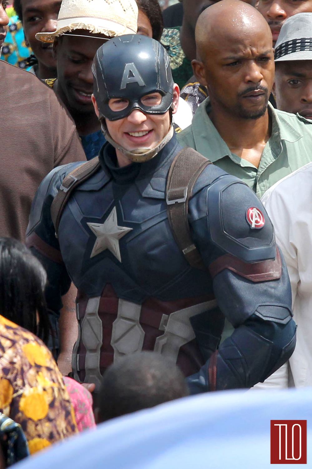 Chris-Evans-On-Set-Captain-America-Civil-War-Tom-Lorenzo-Site-TLO (1)