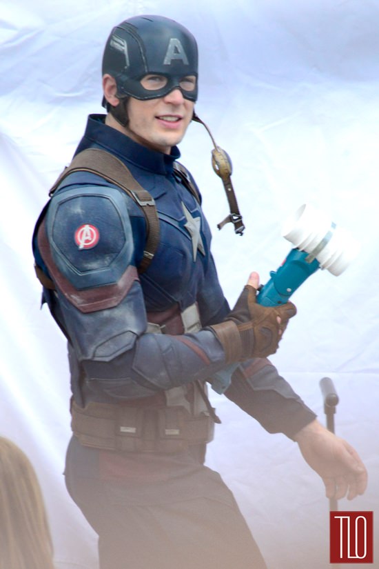 Chris-Evans-On-Set-Captain-America-Civil-War-Tom-Lorenzo-Site-TLO-(10)