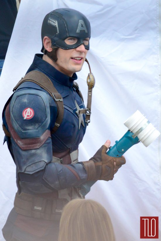 Chris-Evans-On-Set-Captain-America-Civil-War-Tom-Lorenzo-Site-TLO-(12)