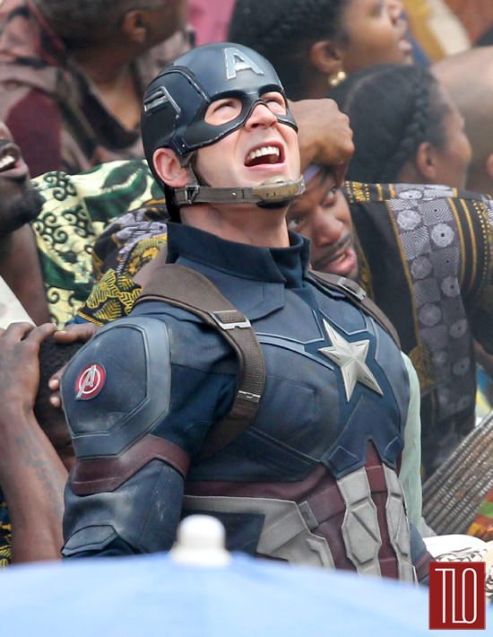 Chris-Evans-On-Set-Captain-America-Civil-War-Tom-Lorenzo-Site-TLO (4)