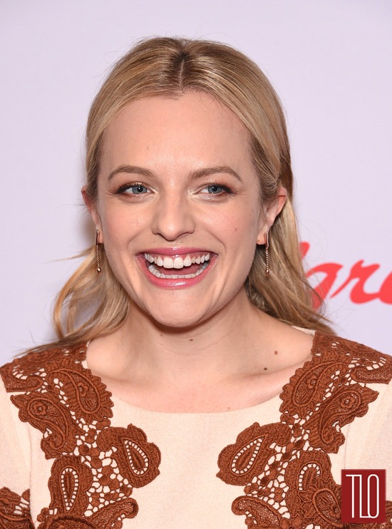 Elisabeth-Moss-Red-Nose-Day-Charity-Event-Red-Carpet-Fashion-Chloe-Tom-Lorenzo-Site-TLO (3)