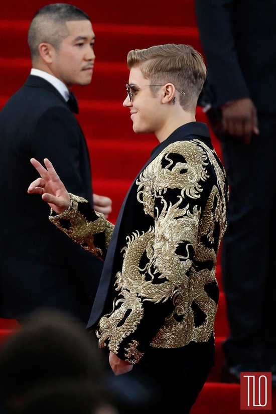 Justin-Bieber-Met-Gala-2015-Red-Carpet-Fashion-Balmain-Tom-Lorenzo-Site-TLO (3) - + Lorenzo