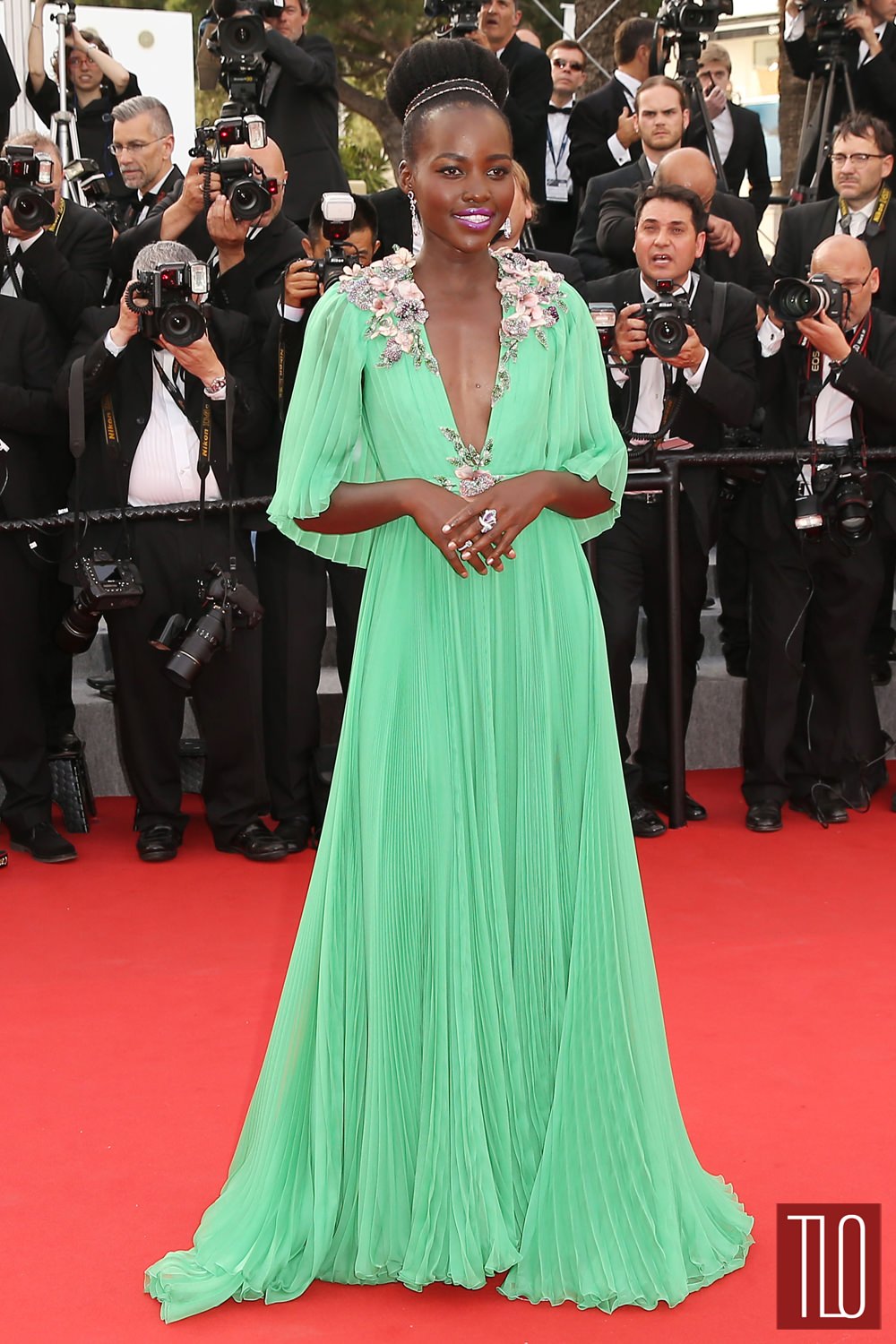 Lupita-Nyongo-Cannes-2015-Opening-Ceremony-La-Tete-Haute-Standing-Tall-Premiere-Red-Carpet-Fashion-Gucci-Tom-Lorenzo-Site-TLO (1)
