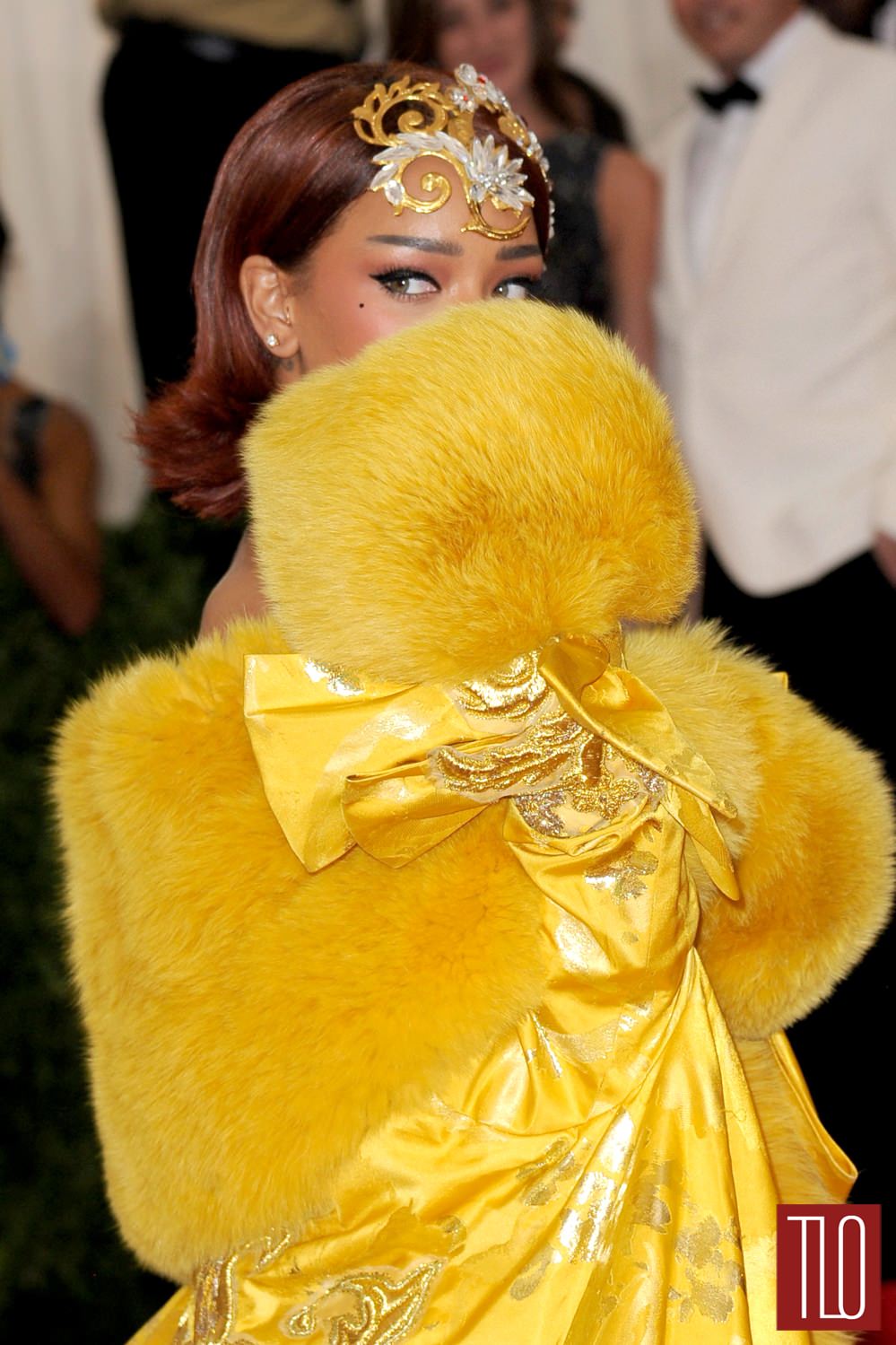 Rihanna-2015-Met-Gala-Red-Carpet-Fashion-Guo-Pei-Couture-Tom-Lorenzo-Site-TLO (1)