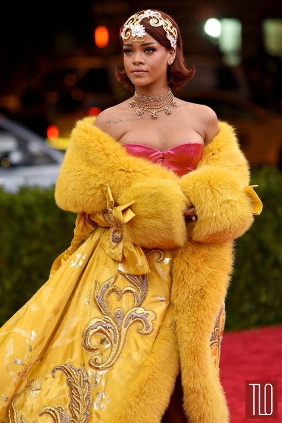Rihanna-2015-Met-Gala-Red-Carpet-Fashion-Guo-Pei-Couture-Tom-Lorenzo-Site-TLO (3)