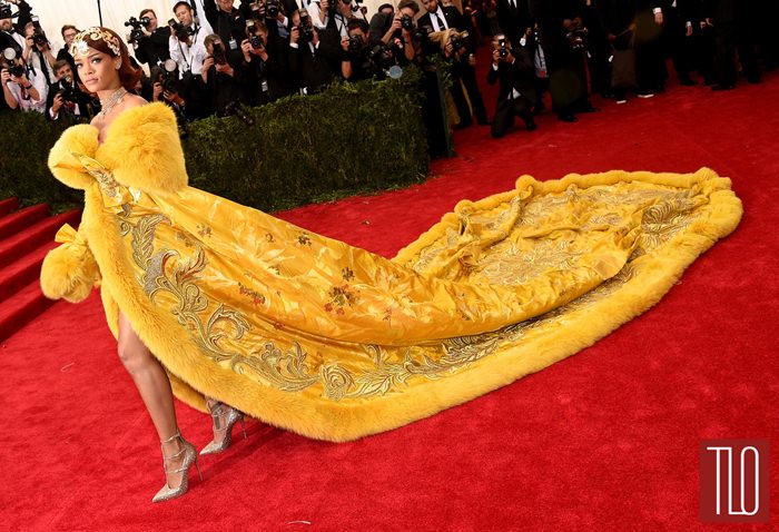 Rihanna-2015-Met-Gala-Red-Carpet-Fashion-Guo-Pei-Couture-Tom-Lorenzo-Site-TLO (5)