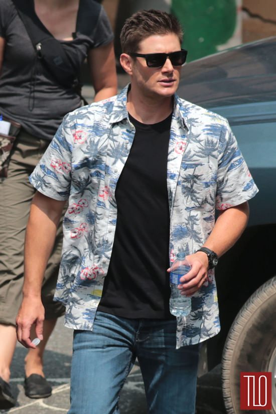 Jensen-Ackles-Jared-Padalecki-TV-Set-Supernatural-Tom-Lorenzo-Site-TLO (2)