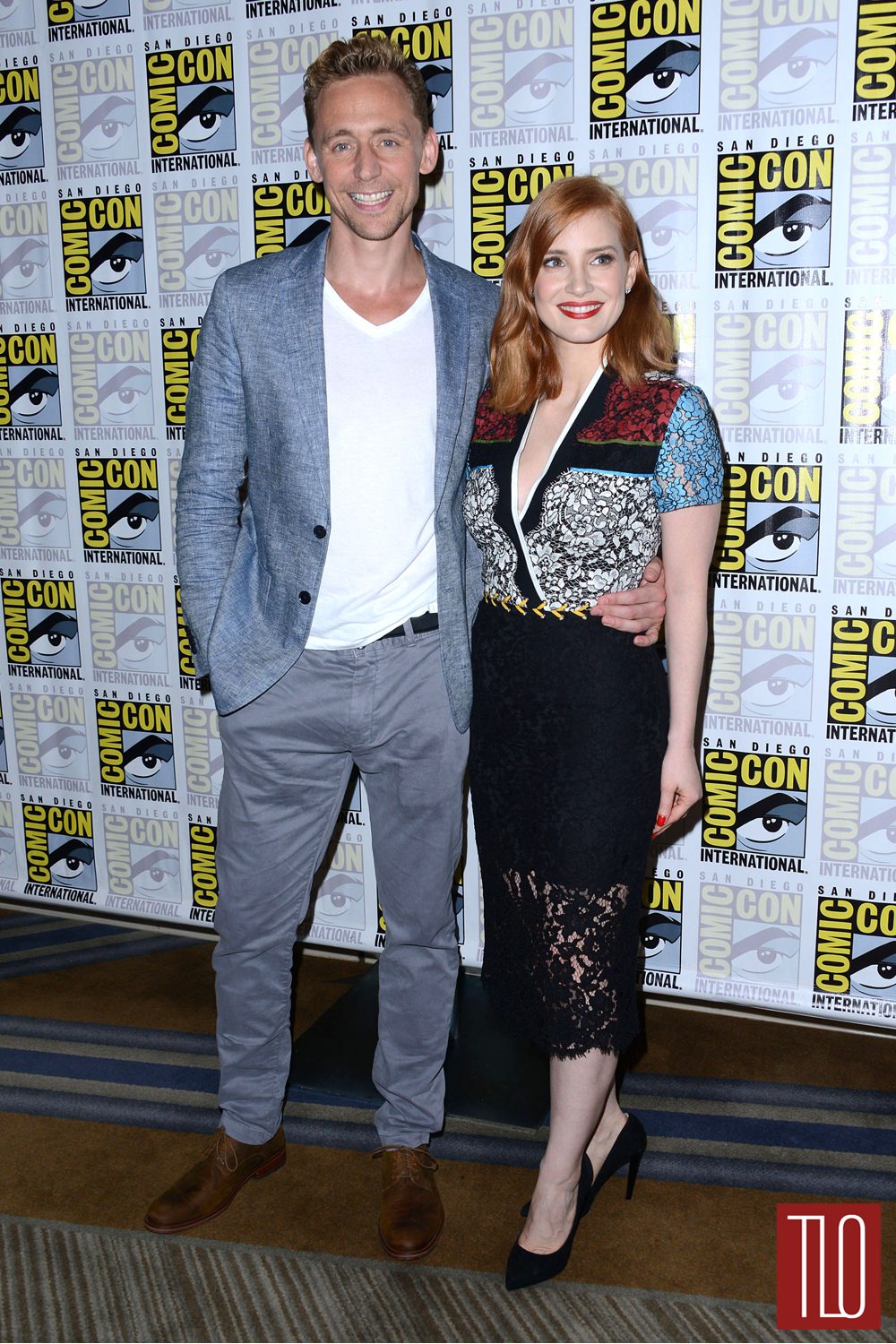 Tom-Hiddleston-Jessica-Chastain-Comic-Con-2015-Red-Carpet-Fashion-Preen-Tom-Lorenzo-Site-TLO (1)