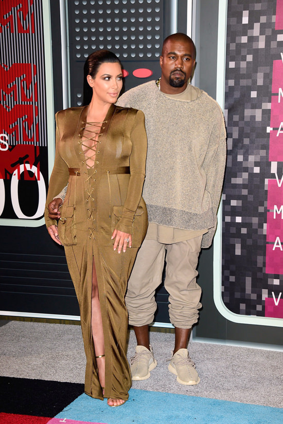 Kim-Kardashian-Kanye-West-2015-MTV-Music-Video-Awards-Red-Carpet-Fashion-Balmain-Tom-Lorenzo-Site-TLO (5)