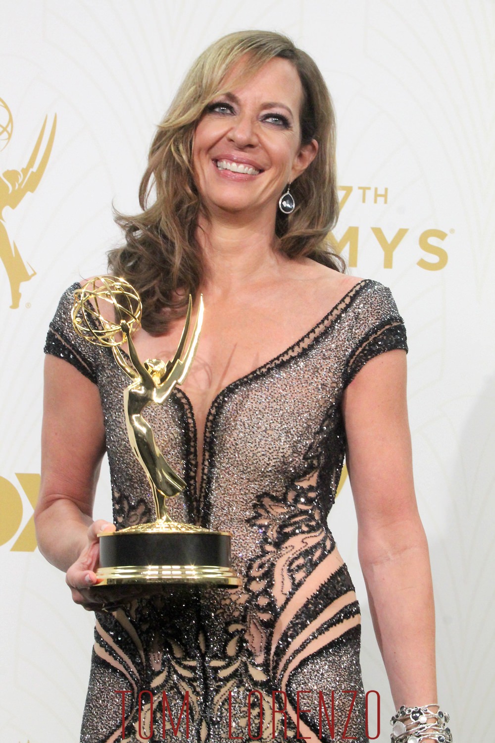 Allison-Janney-2015-Emmy-Awards-Red-Carpet-Fashion-La-Bourjoisie-Tom-Lorenzo-Site-TLO (1)