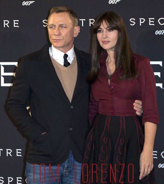 Daniel-Craig-Monica-Bellucci-Spectre-Rome-Photo-Call-Fashion-Azzedine-Alaia-Tom-Lorenzo-Site (6)