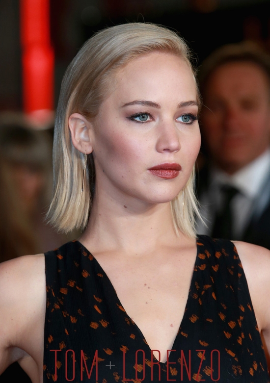 Jennifer-Lawrence-Hunger-Games-Mockingjay-Part-2-UK-Premiere-Fashion-Dior-Couture-Tom-Lorenzo-Site (6)