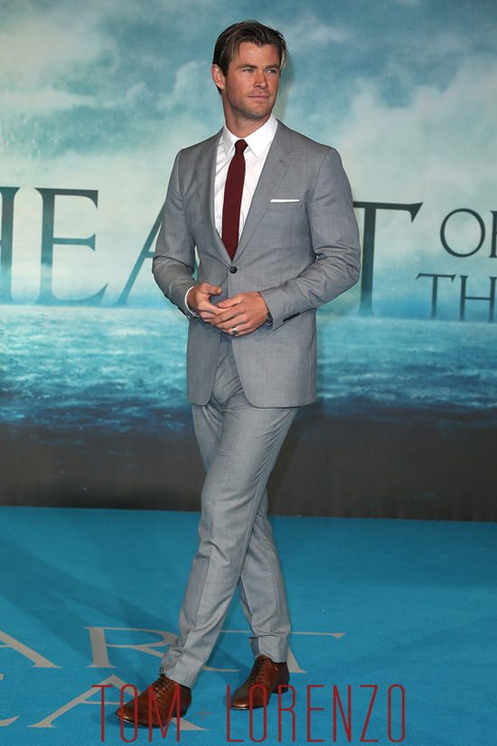 Chris-Hemsworth-In-The-Heart-Sea-UK-Movie-Premiere-Red-Carpet-Fashion-Tom-Lorenzo-Site (6)