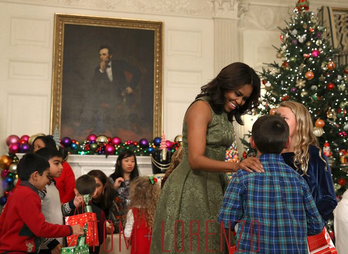 Michelle-Obama-White-House-Christmas-Decorations-2015-Fashion-Michael-Kors-Tom-Lorenzo-Site (4)