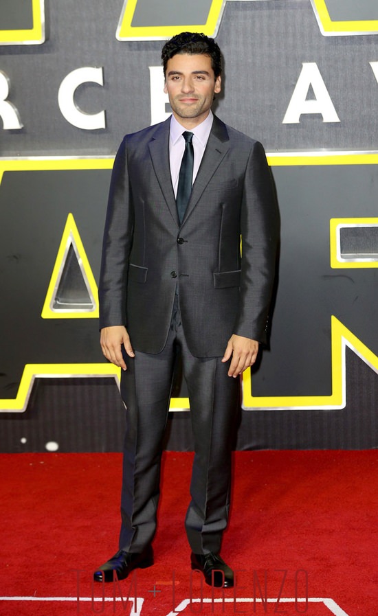 Oscar-Isaac-Star-Wars-Force-Awakens-Lonon-Premiere-Fashion-Tom-Lorenzo-Site (3)