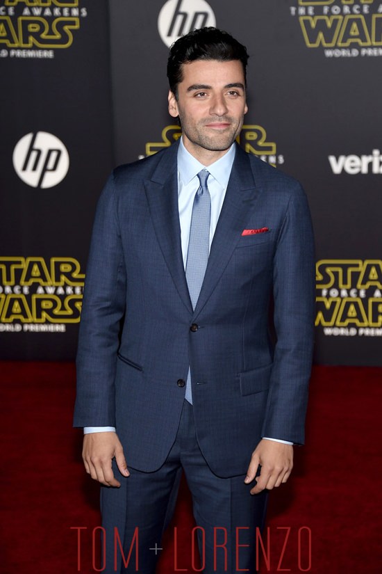 Oscar-Isaac-Star-Wars-Movie-Premiere-Red-Carpet-Fashion-Tom-Lorenzo-Site (3)