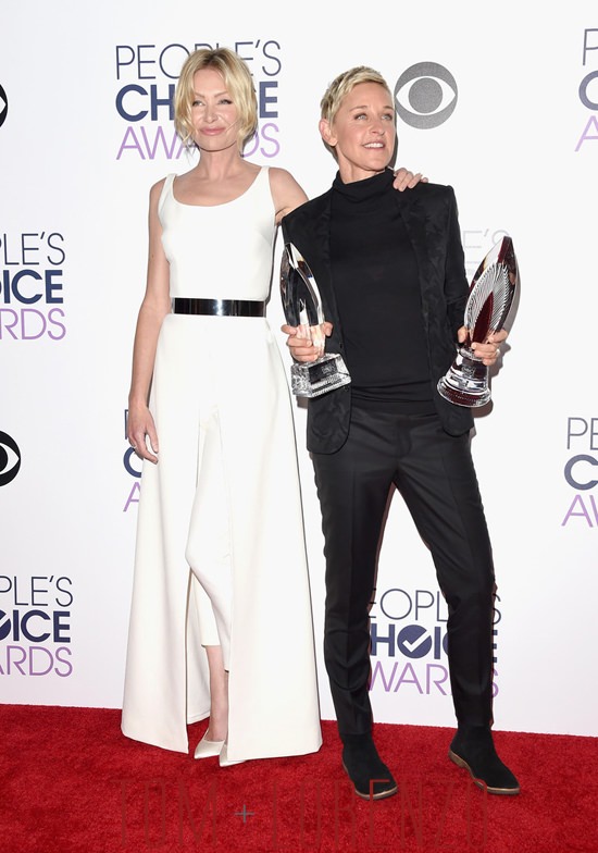16-People-Choice-Awards-2016-Fashion-Tom-Lorenzo-Site-Portia-de-Rossi-Ellen-DeGeneres