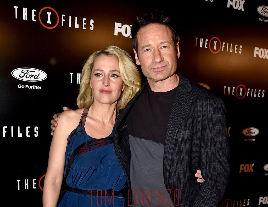 Gillian-Anderson-David-Duchovny-The-X-Files-Premiere-Red-Carpet-Fashion-Tom-Lorenzo-Site (1)