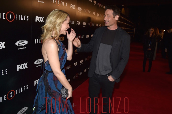 Gillian-Anderson-David-Duchovny-The-X-Files-Premiere-Red-Carpet-Fashion-Tom-Lorenzo-Site (10)