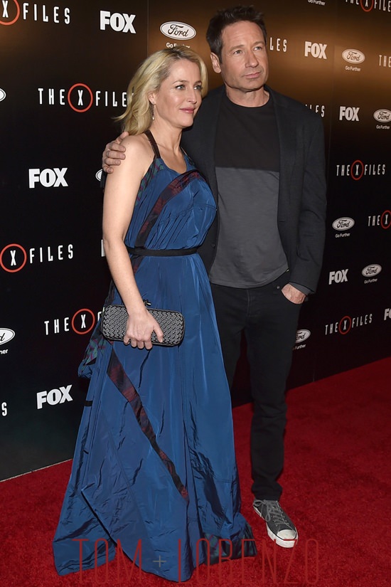 Gillian-Anderson-David-Duchovny-The-X-Files-Premiere-Red-Carpet-Fashion-Tom-Lorenzo-Site (11)