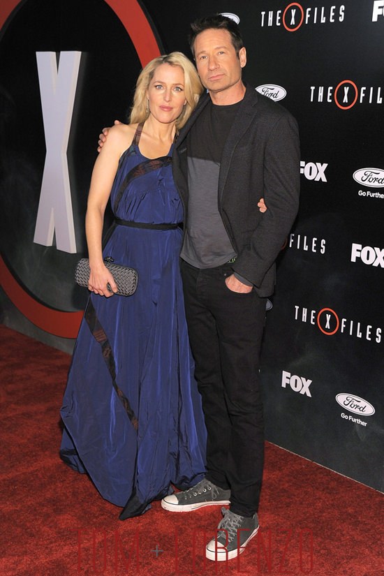Gillian-Anderson-David-Duchovny-The-X-Files-Premiere-Red-Carpet-Fashion-Tom-Lorenzo-Site (2)
