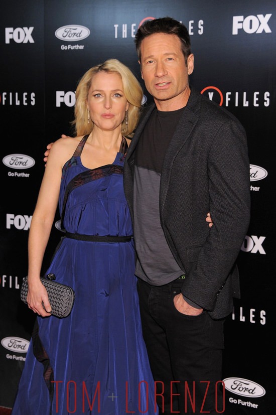 Gillian-Anderson-David-Duchovny-The-X-Files-Premiere-Red-Carpet-Fashion-Tom-Lorenzo-Site (3)
