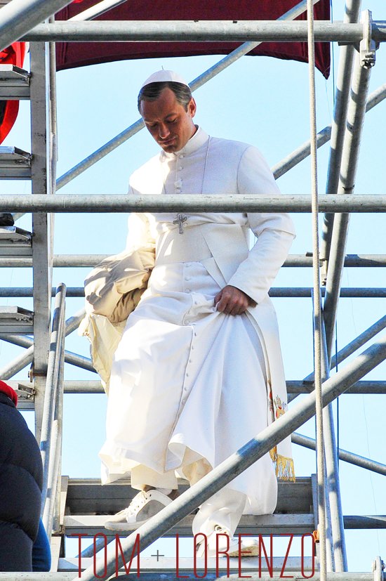 Jude-Law-TV-Set-HBO-The-Young-Pope-Tom-Lorenzo-Site (3)