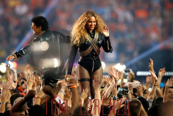 Beyoncé at Super Bowl 50 in Dsquared2 | Tom + Lorenzo