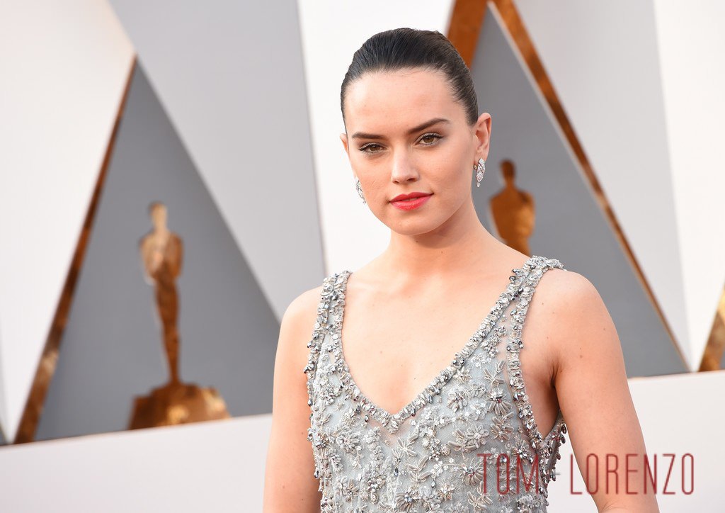 Daidy-Ridley-Oscars-2016-Red-Carpet-Fashion-Chanel-Couture-Tom-Lorenzo-Site (1)